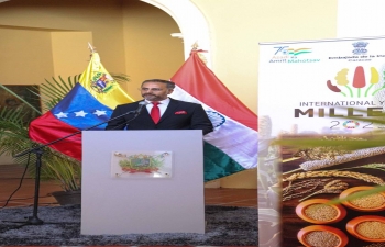 As part of AKAM, Amb. Abhishek Singh addressed a gathering in the presence of Mayor of Valencia H.E. Julio Fuenmayor, on the achievements of India in various fields. Amb. also spoke on LiFE initiative as well the International Year of Millets.